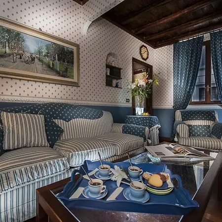 Spagna Blue Suites شقة *