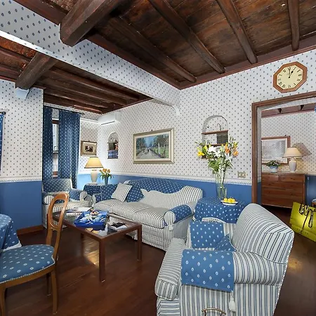 Spagna Blue Suites شقة روما